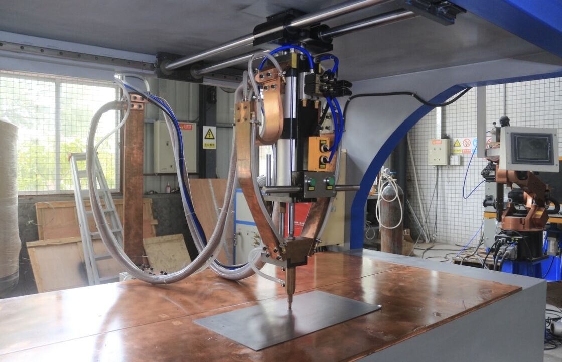 सटीक झुकने और 3.0+3.0 MM वेल्डिंग मोटाई के लिए बुद्धिमान टच स्क्रीन नियंत्रक के साथ टेबल स्पॉट वेल्डिंग मशीन