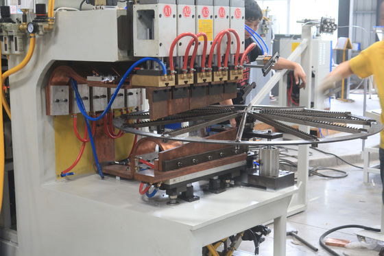तीन चरण 100KVA सर्पिल फैन गार्ड स्पॉट वेल्डिंग मशीन